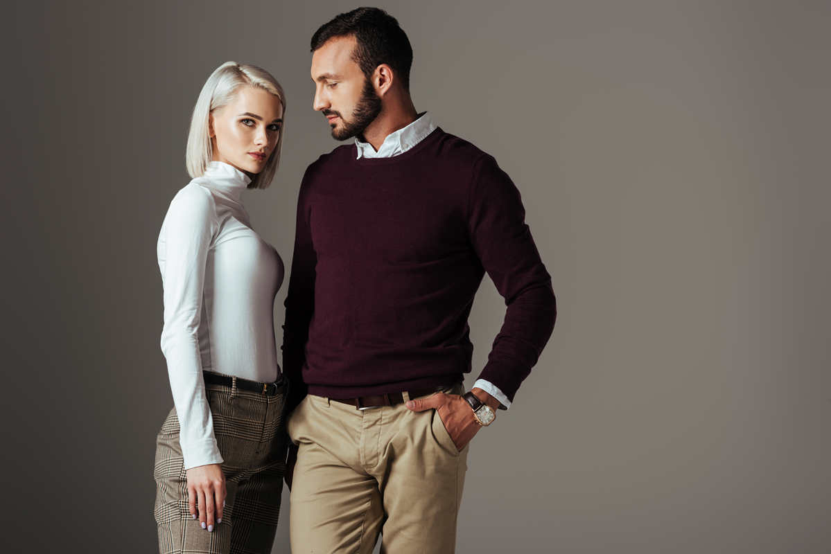 Prekiu zenklai-premium 1 stylish couple posing in elegant autumn outfit is 2023 11 27 05 15 29 utc
